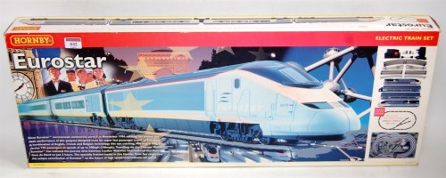 Lot 642 - A Hornby R1013 Eurostar set, with power...