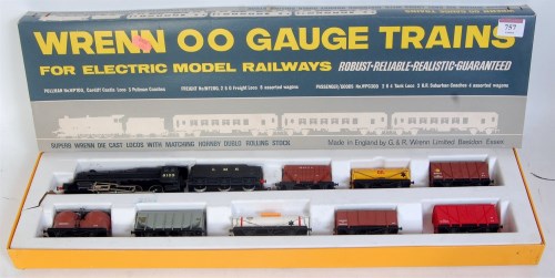 Lot 757 - Wrenn train set box containing 8F 2-8-0 loco...