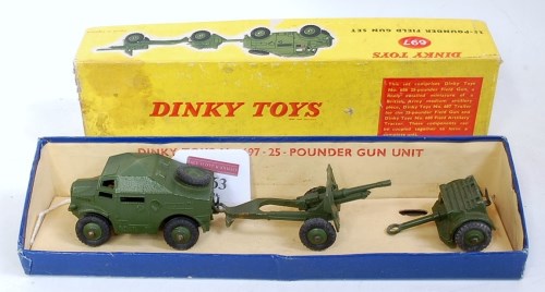 Lot 1963 - A Dinky Toys No. 697 25 Pounder Field Gun set,...