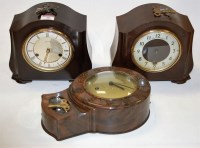 Lot 76 - A 1950s Smiths bakelite cased mantel clock,...
