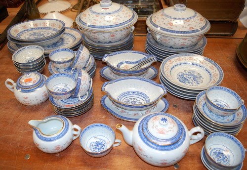 Lot 103 - An extensive mid-20th century Chinese blue and...