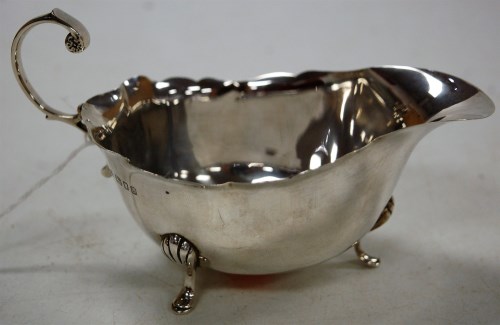 Lot 183 - A Georgian style silver sauce boat 2.7oz,...