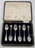 Lot 197 - A cased set of 6 silver teaspoons by James...