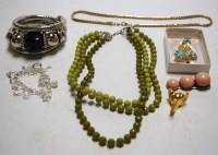 Lot 239 - A box of miscellaneous costume jewellery to...