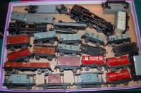 Lot 264 - A collection of assorted loose 00 gauge...