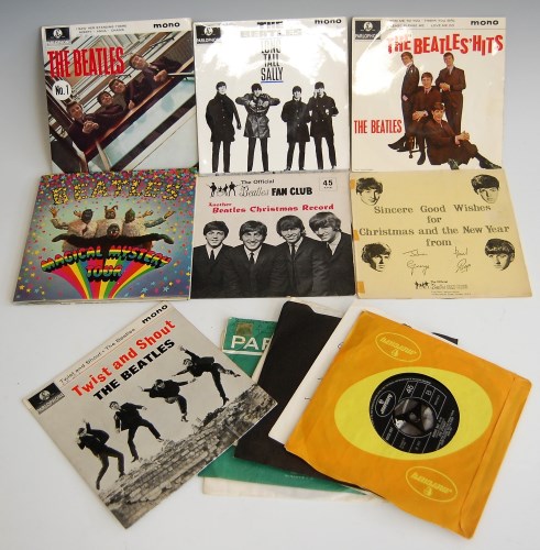 Lot 846 - Mixed lot of Beatles 45s and EP vinyls, to...