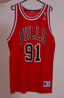 Lot 864 - Chicago Bulls 91 Rodman jersey. This item of...