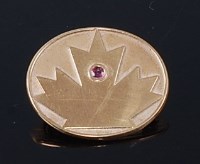 Lot 408 - A contemporary 9ct gold oval brooch, with...