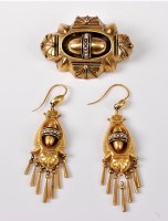 Lot 1156 - An Etruscan revival memorial brooch and...
