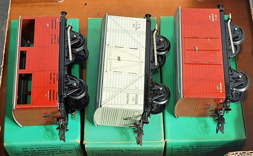 Lot 433 - Another small tray containing 3 Hornby...