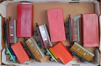 Lot 440 - Large tray containing 7 Hornby post war items...