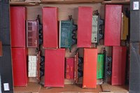 Lot 442 - Tray containing 8 boxed Hornby post war wagons...