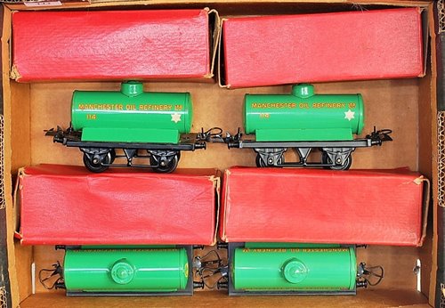 Lot 443 - Small tray containing 4 Hornby 1955-57 green...
