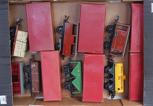 Lot 448 - Tray containing 7 Hornby post-war wagons, some...