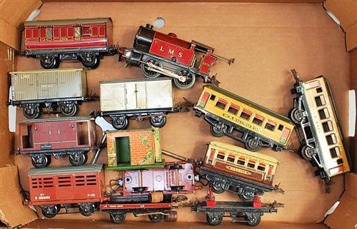 Lot 303 - Tray of Hornby items: pre-war M3 LMS c/w 0-4-0...