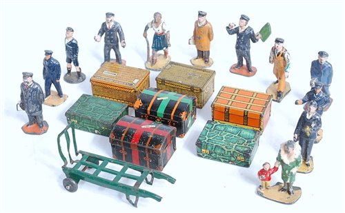 Lot 374 - Small tray containing 7 assorted pieces Hornby...