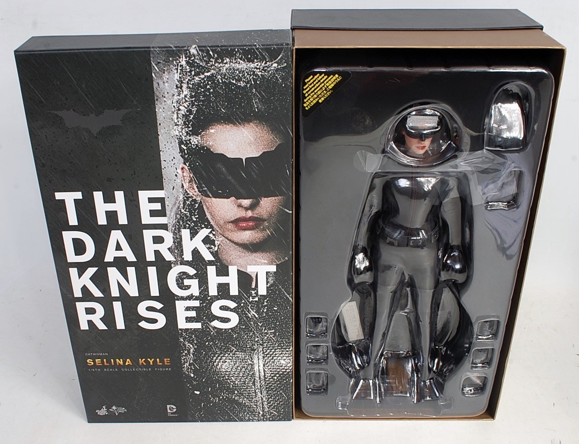 HOTTOYS MOVIE MASTERPIECE SELINA KYLE ⁄ CAT WOMAN (SPECIAL EDITION