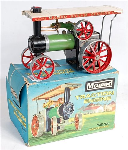 Lot 11 - A Mamod TE1A traction engine, comprising...