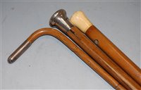 Lot 52 - A Victorian walking cane, having a mallacca...
