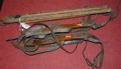 Lot 181 - A pair of Victorian ice skates