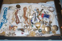 Lot 215 - A box of miscellaneous costume jewellery to...
