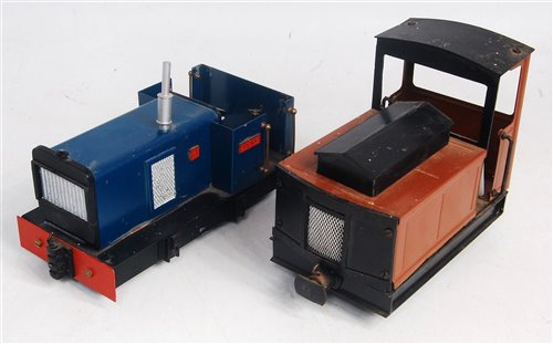 Lot 84 - A pair of 32mm scale battery operated 0-4-0...