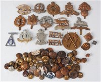 Lot 158 - A collection of cap badges to include Royal...