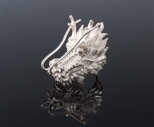 Lot 2672 - A silver dragon head ring, the large stylised...