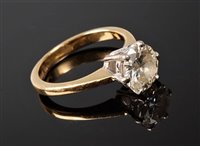 Lot 2229 - A diamond solitaire ring, the round brilliant...