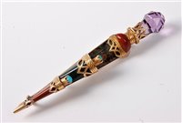 Lot 2299 - A late 19th/early 20th century agate dirk...