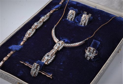 Lot 2243 - A white zircon and white hardstone suite, the...