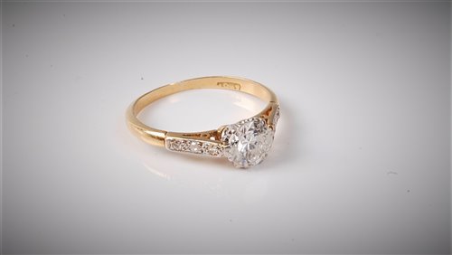 Lot 2256 - An 18ct diamond ring, the round brilliant cut...