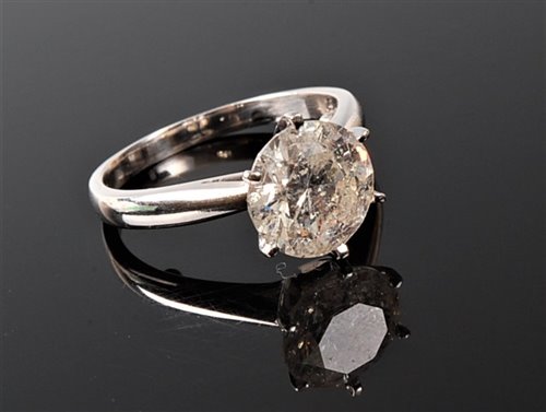 Lot 2227 - A diamond solitaire ring, the round brilliant...