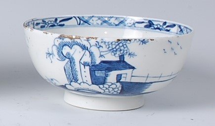 Lot 2085 - A Lowestoft porcelain slop bowl, underglaze...