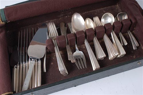 Lot 2171 - An American sterling silver part cutlery suite...
