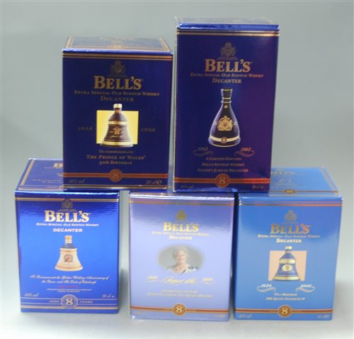 Lot 1370 - Five boxed Bell's Wade commemorative Scotch...