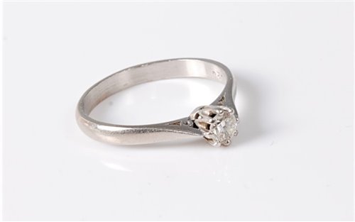 Lot 2633 - An 18ct diamond solitaire ring, the round...