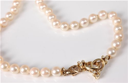 Lot 2586 - A cultured pearl necklace with 14ct diamond...