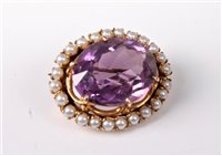 Lot 355 - A 9ct amethyst and split cultured pearl brooch,...