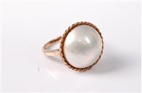 Lot 365 - A 9ct mabe pearl ring, the mabe pearl in rope...