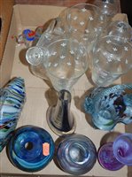 Lot 62 - Assorted glassware, to include spangle glass...