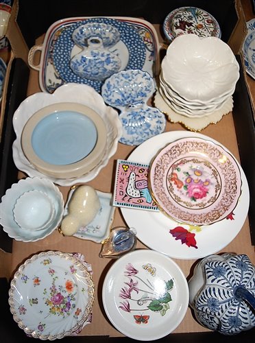 Lot 75 - A box of assorted modern ceramics, to include...