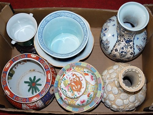 Lot 93 - Assorted stoneware, to include Chinese vases,...