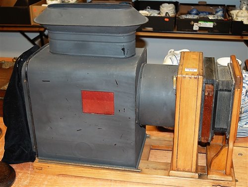 Lot 154 - A table-top slide projector