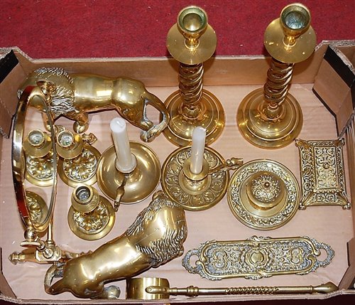 Lot 166 - A box of various brassware, to include easel...