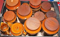 Lot 189 - A box of various 1970s Hornsea Heirloom...