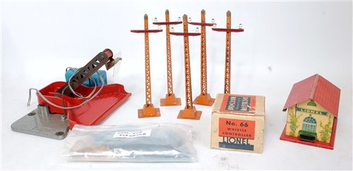 Lot 369 - A small tray of Lionel accessories including...