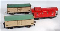Lot 371 - 6 assorted Lionel GI box cars, including 2x...
