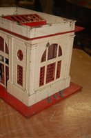 Lot 393 - Lionel cream/red "Lionel City" complete with...