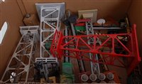 Lot 394 - A large tray of Lionel accessories including 2...